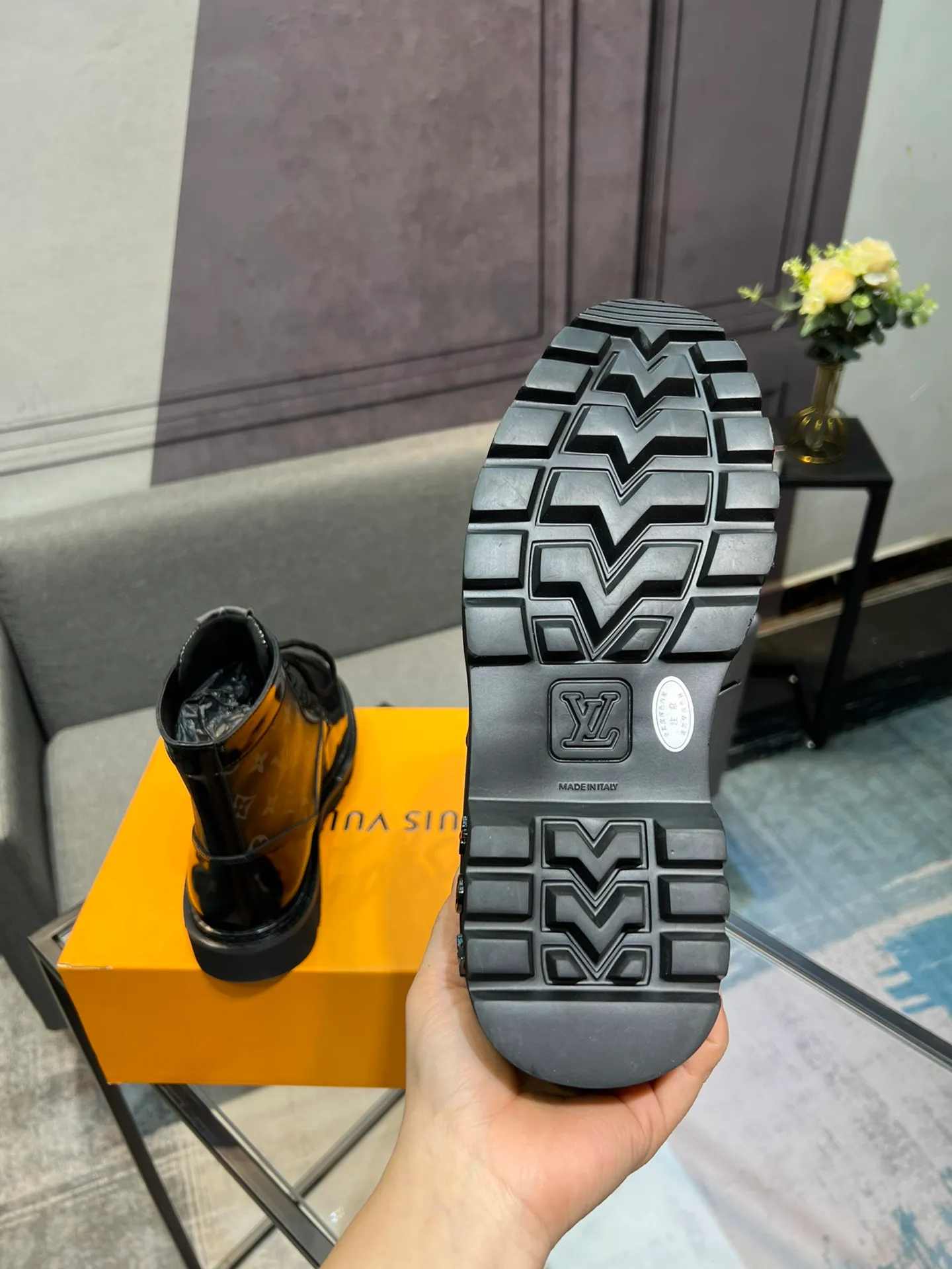 Men's shoes 💰920 L Home - the latest LV men's business casual boots, luxury and nobility are a must. They are all made of imported original first-layer cowhide, just to create a more comfortable wearing experience. ➕Top imported water-dyed full cow lining, original high wear-resistant outsole! 👏👏 Size: Male 39-44; (38 45 46 customized)